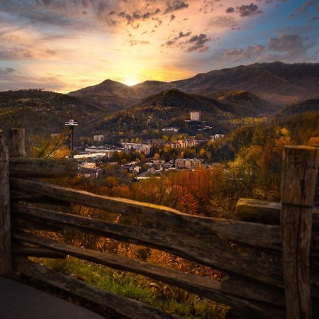 Always Kiss Me Goodnight- Hot Tub, You Get 1089 Of Free Area Attraction Tickets For Each Paid Day! Pigeon Forge Extérieur photo