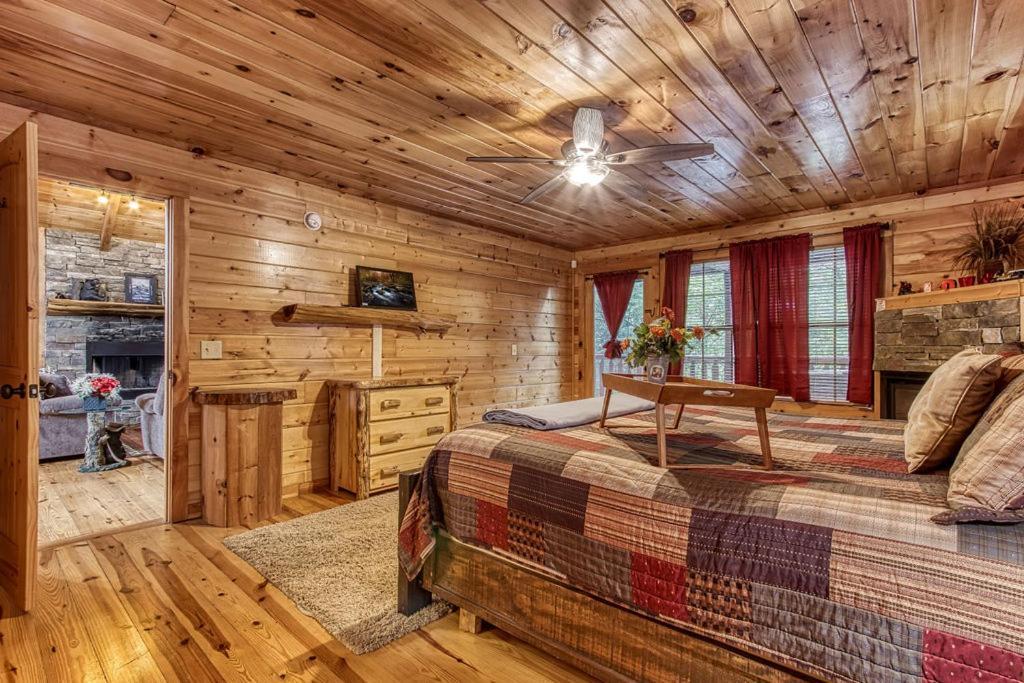 Always Kiss Me Goodnight- Hot Tub, You Get 1089 Of Free Area Attraction Tickets For Each Paid Day! Pigeon Forge Extérieur photo