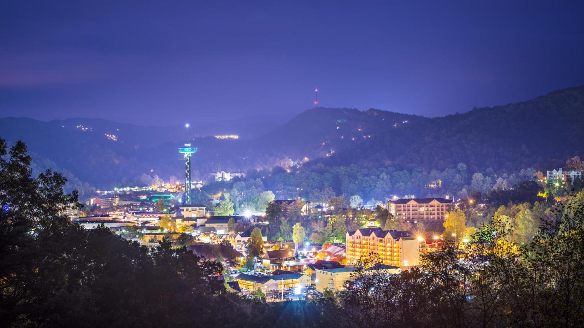 Always Kiss Me Goodnight- Hot Tub, You Get 1089 Of Free Area Attraction Tickets For Each Paid Day! Pigeon Forge Extérieur photo